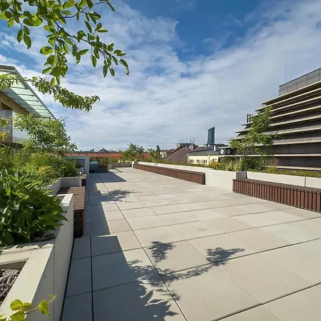 Stylish Air-conditioned With Balcony In By Renters Apartmán *