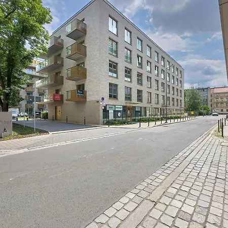 Stylish Air-conditioned With Balcony In By Renters شقة *