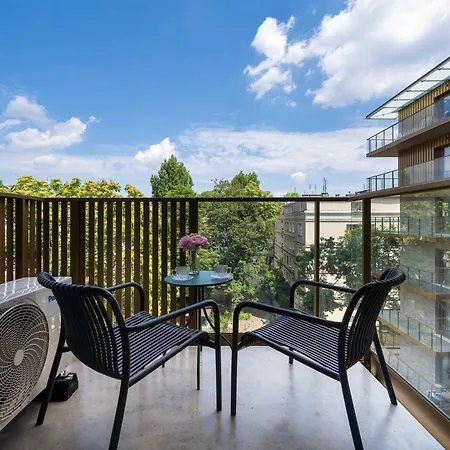 Apartmán Stylish Air-conditioned With Balcony In By Renters *