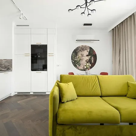 Stylish Air-conditioned With Balcony In By Renters Breslavia