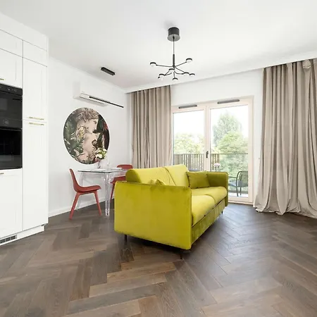 Appartamento Stylish Air-conditioned With Balcony In By Renters *